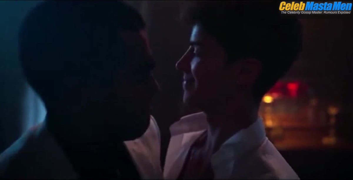 Manu Rios and Omar Ayuso's Gay, Shirtless Scene in Elite