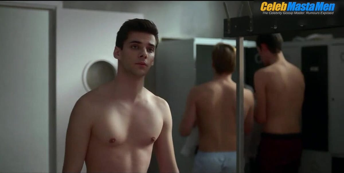 Alvaro Rico and Aron Piper Bare Chest Scene in Elite