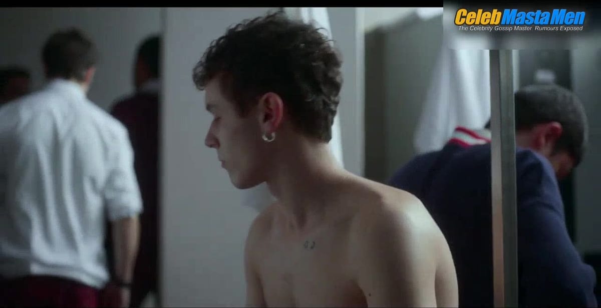 Miguel Bernardeau and Aron Piper's Shirtless Scene in Elite